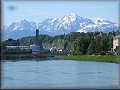 Pohled na Salzburg od řeky Salzach